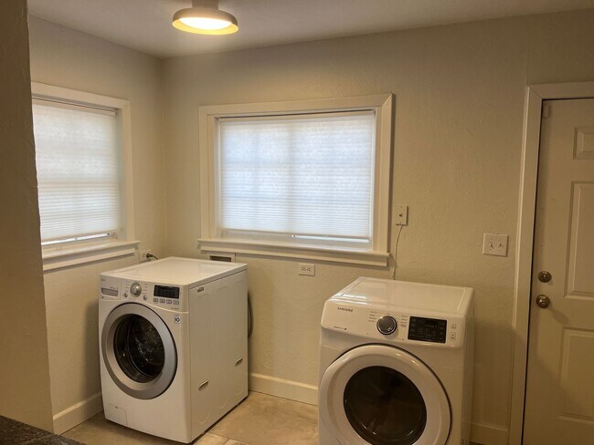 Building Photo - 2679 Olympia St