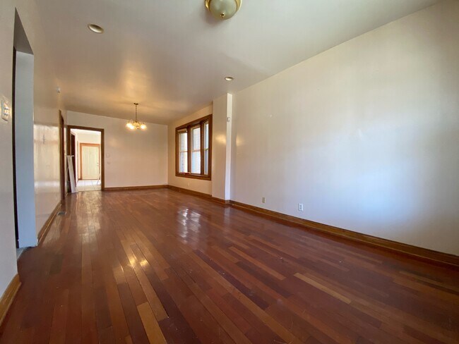 Building Photo - 5619 S Wood St