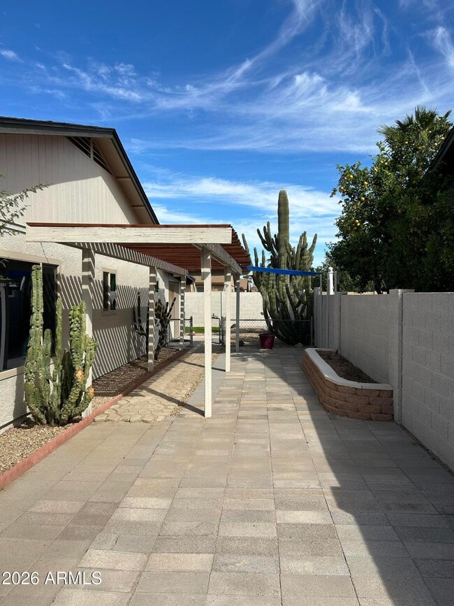 Building Photo - 5608 W Lupine Ave