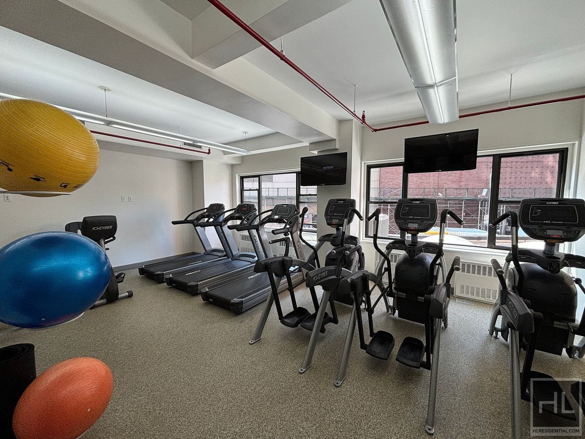 Building Photo - Fourth Avenue