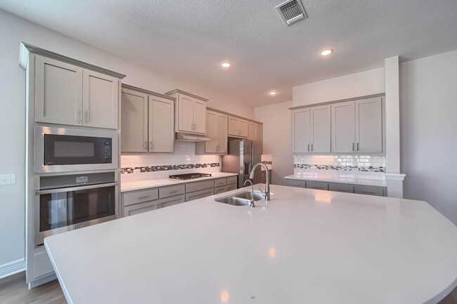 Building Photo - 133 White Steppe Way