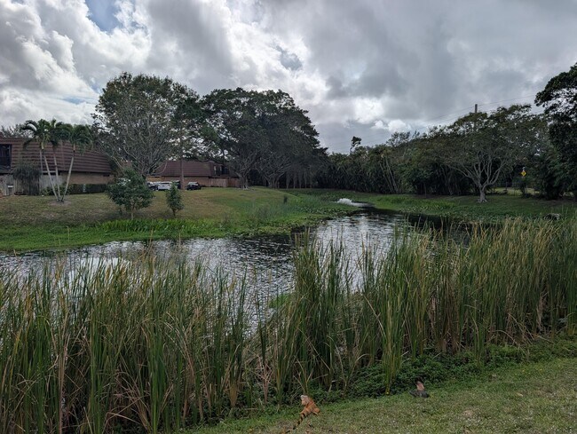 Building Photo - 1908 19th Ln