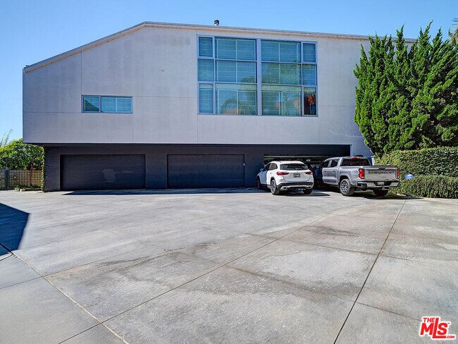 Building Photo - 2100 Abbot Kinney Blvd
