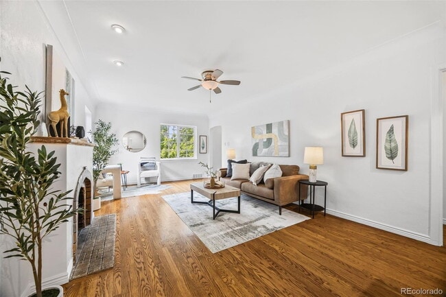 Building Photo - "Spacious 5-Bedroom Gem with Hardwood Floors & Cozy Fireplace in Denver's Heart!"