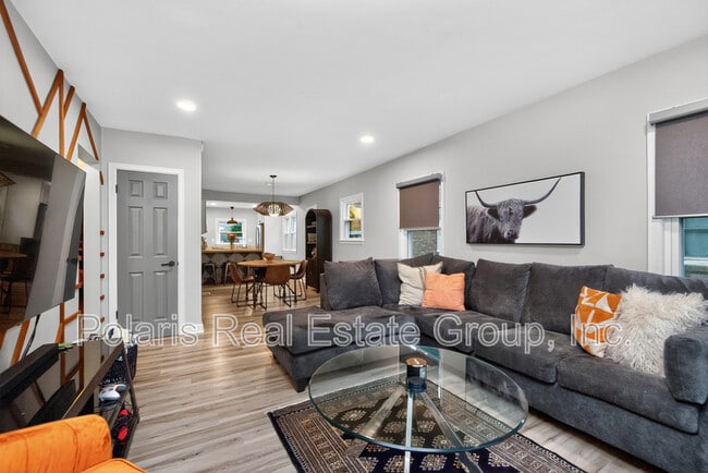 Building Photo - 4905 Norwaldo Ave