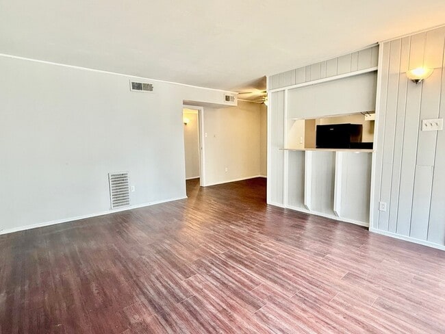 Building Photo - 1000 Heights Blvd