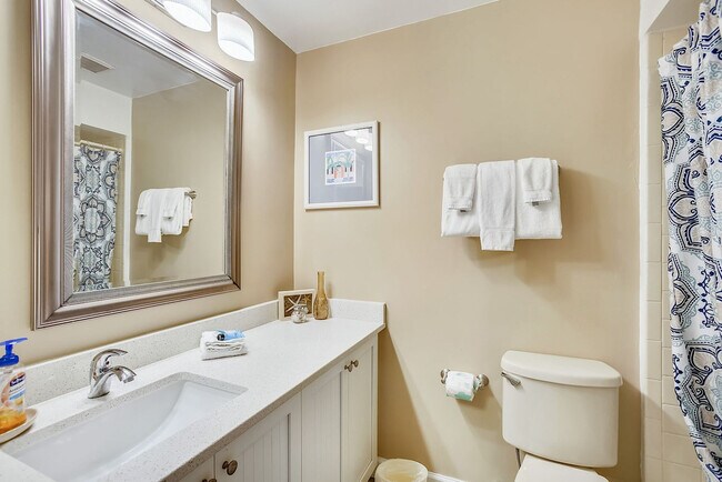 Building Photo - 210 Ocean Hibiscus Dr