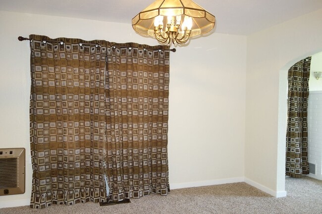 Building Photo - ? Charming Country Home Available November! ?