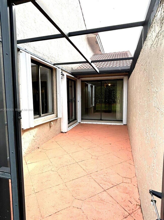 Building Photo - 613 Patio Village Way