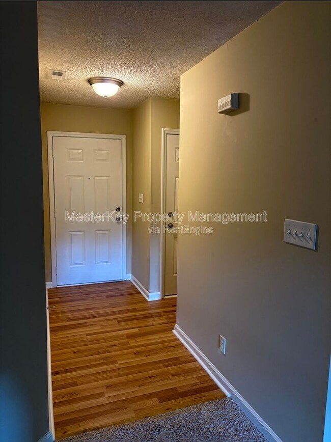 Building Photo - 1401 Ravensthorpe Dr