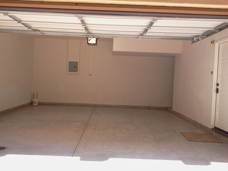 Building Photo - 2180 Cosmo Way