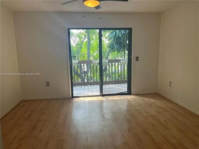 Building Photo - 1556 N 15th Terrace