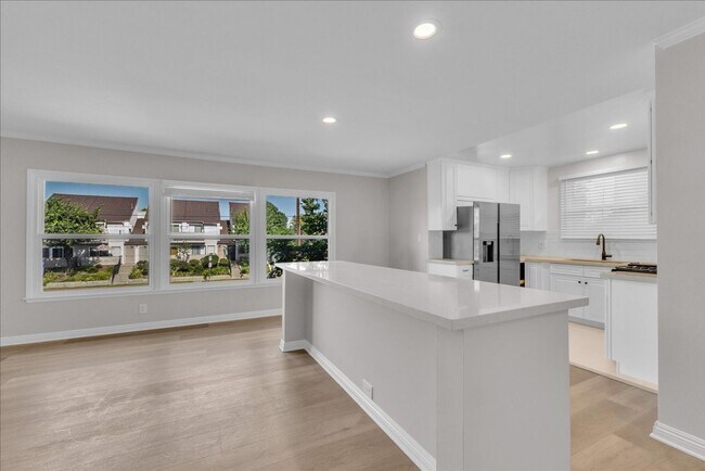 Building Photo - 4943 Coldwater Canyon Ave