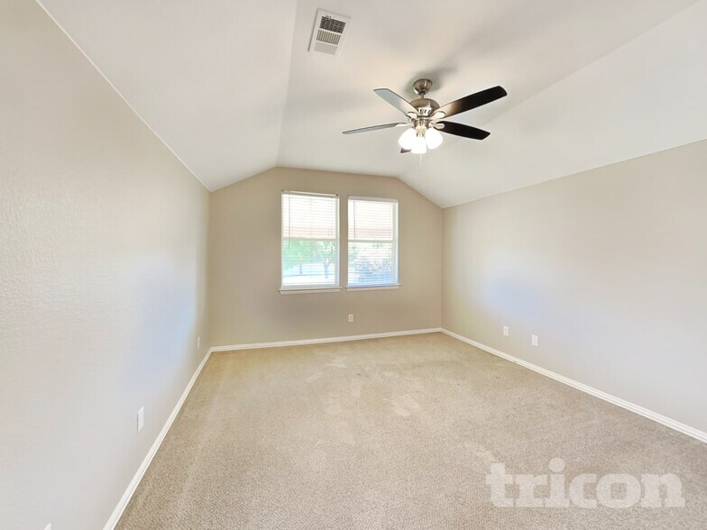 Building Photo - 523 Pinnacle Dr