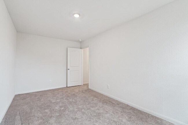 Building Photo - 205 Allington Cir