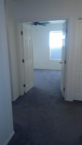 middle bedroom - 1671 N Garrett Dr