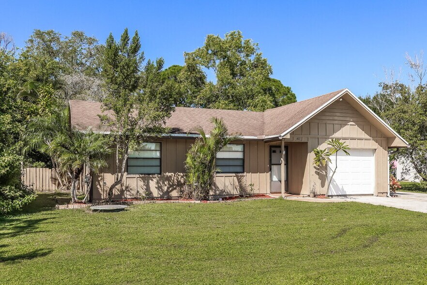 Building Photo - 167 NE Twylite Terrace