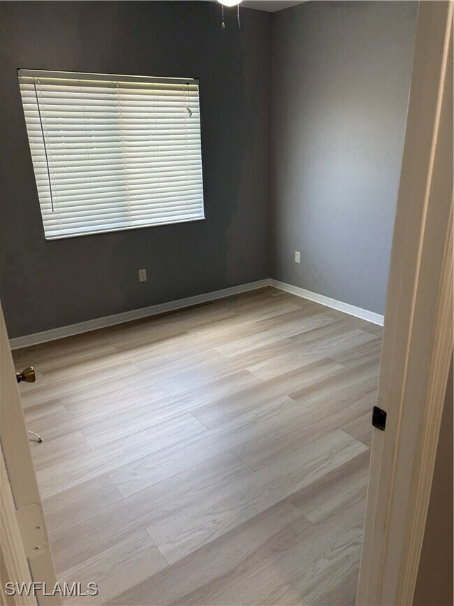 Building Photo - 10000 Maddox Ln