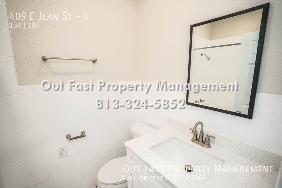 Building Photo - 409 E Jean St