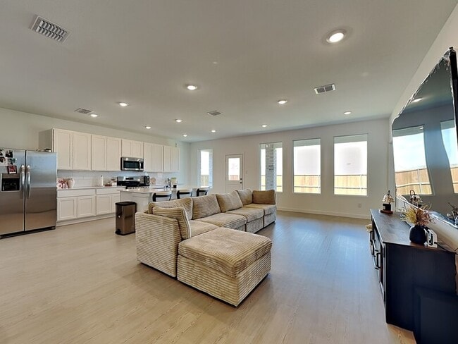 Building Photo - 2605 Conroe Rd