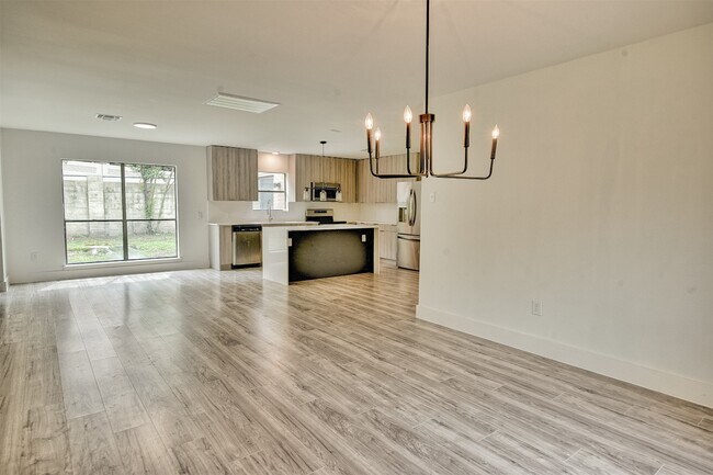Building Photo - 15626 Whitewater Ln