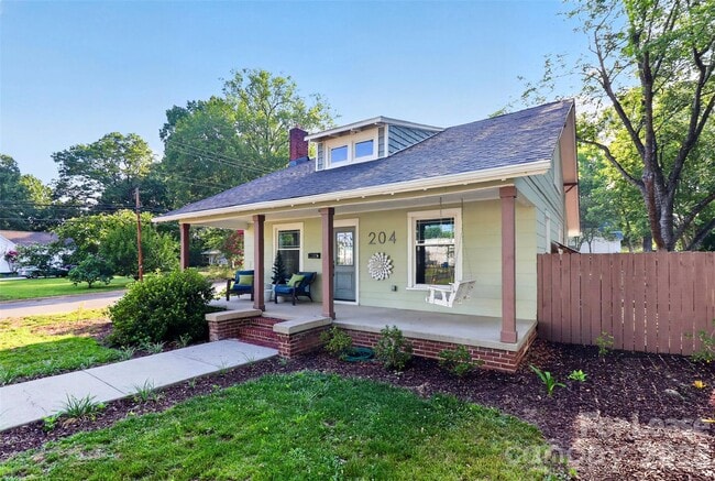 Building Photo - 204 E McNeely Ave
