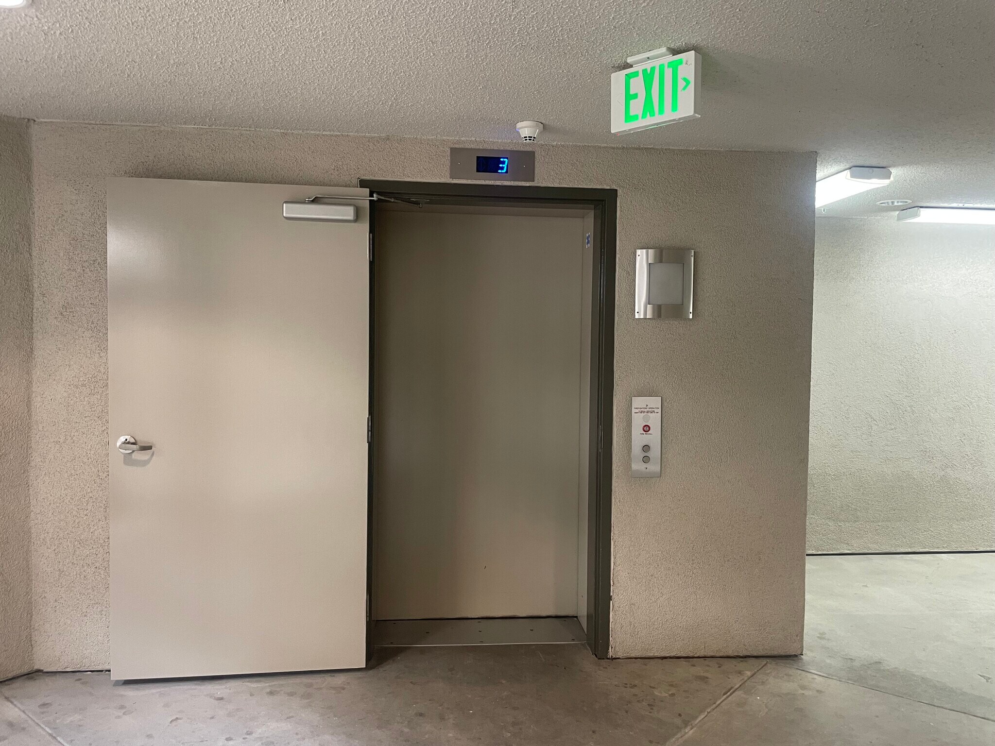 Elevators in all floors - 1336 Scholarship