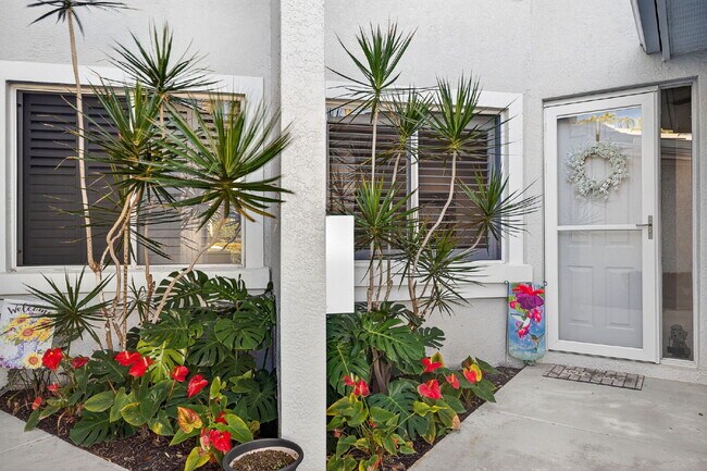 Building Photo - This 2 bedroom plus den, 2 bath condo with a one car garage offers expansive golf course and lake...