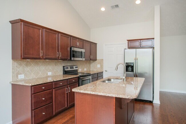 Building Photo - Single-level 2-bed, 2-bath townhome in 55+ community with pool, clubhouse, fitness center and gro...