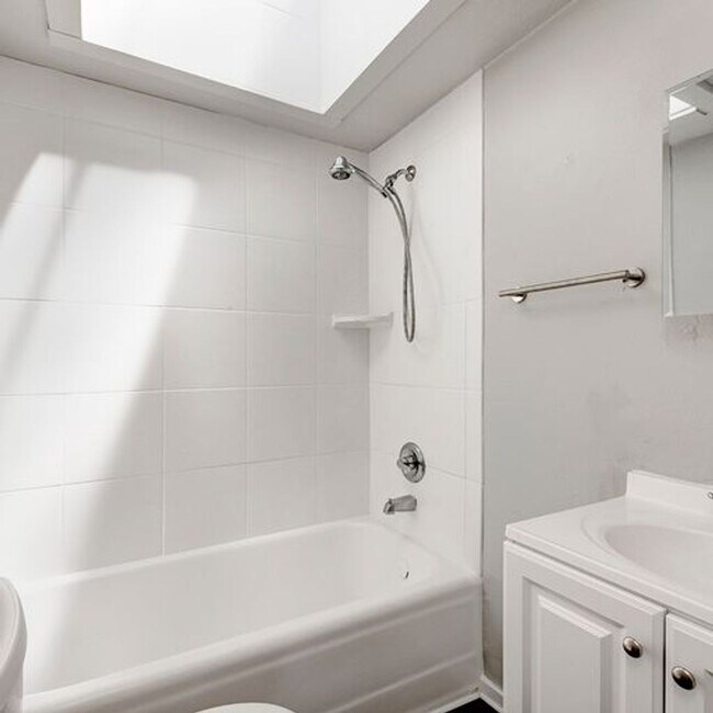 Building Photo - One Bed and One Bathroom Units Available