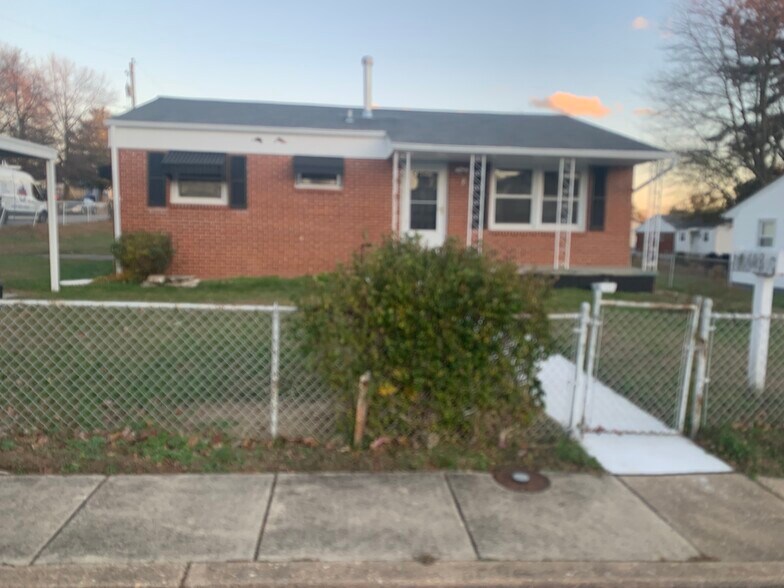 Building Photo - 1 Bunche St