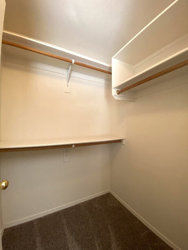 Building Photo - GATED COMMUNITY - 3 Bedroom w/Loft