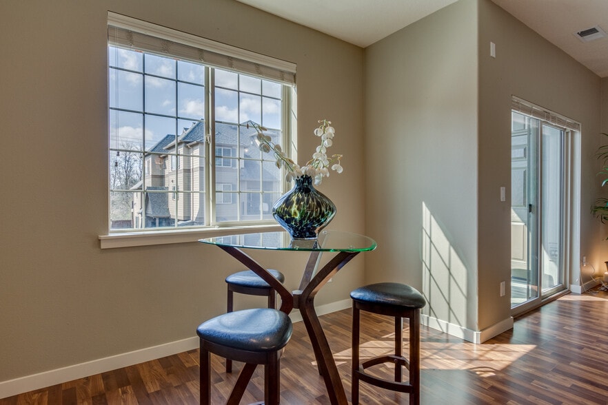 Building Photo - 8077 NE Miriam Way