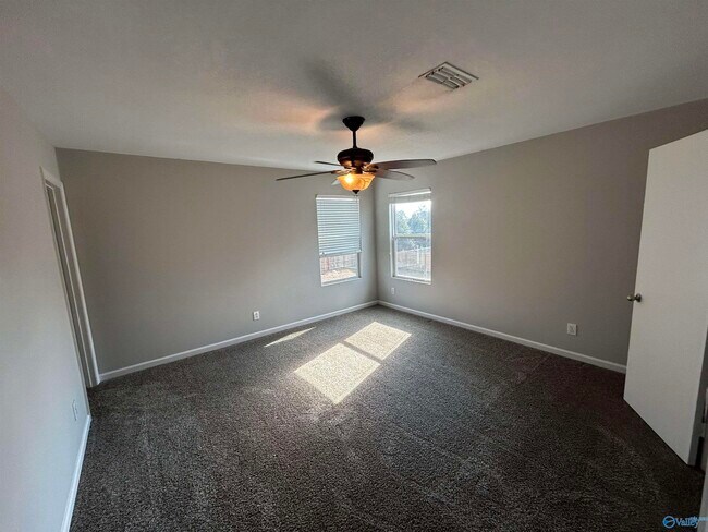 Building Photo - 3140 Lakeland Dr SW