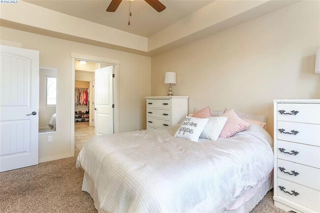 Building Photo - 2736 S Dennis Pl