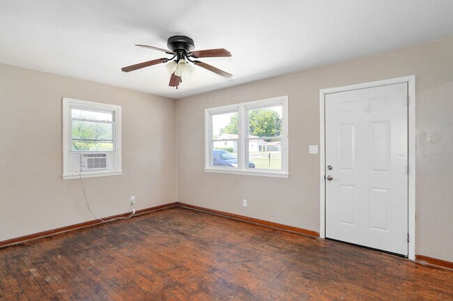 Building Photo - 708 S West Ave
