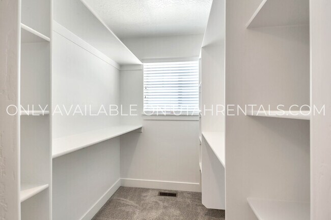 Building Photo - 1692 Aspen Loop