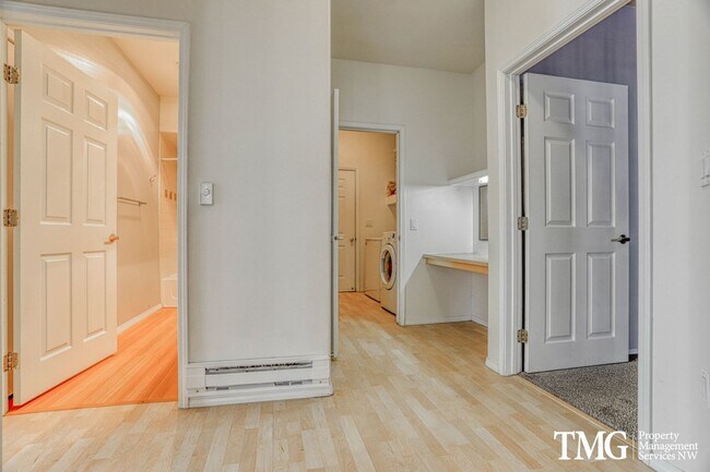 Building Photo - Spacious Ground-Level 2BD Condo with Garage & Resort-Style Amenities