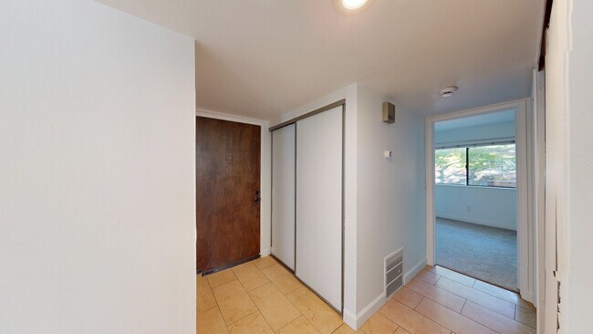 Building Photo - 37-1 Clay Ct-37