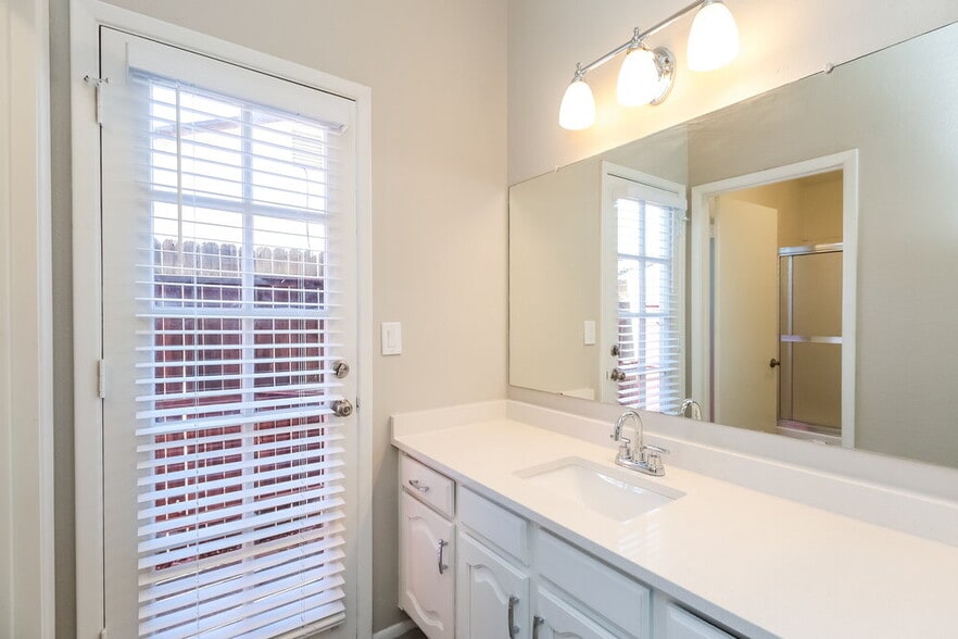 Building Photo - 8014 W Aster Dr