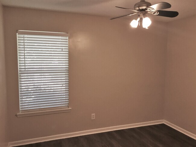 Building Photo - 8745 Edgebrook Ct