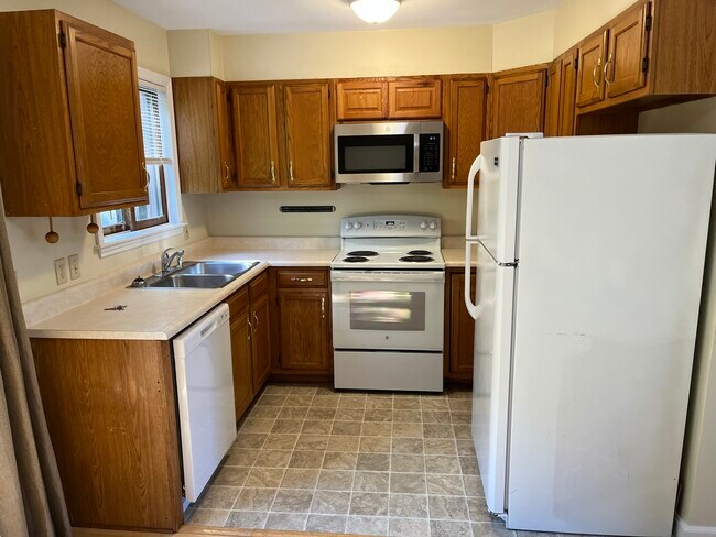 Building Photo - 121 Village Heights Rd