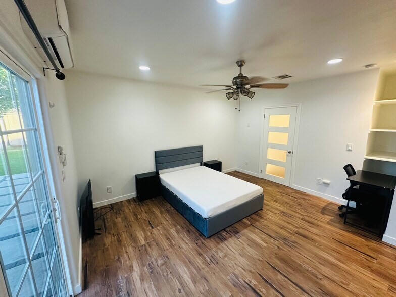 Building Photo - 13032 Glamis St
