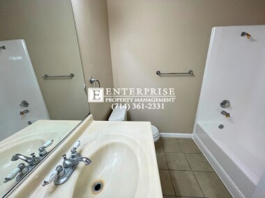 Building Photo - Freshly Updated 2-br Condo in South Coast Metro Area