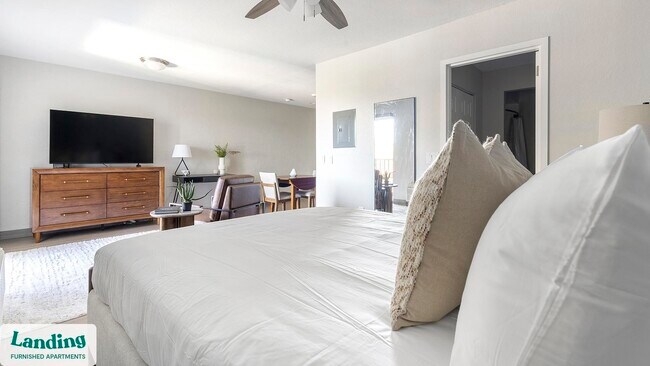 Building Photo - 2305 Aaron St