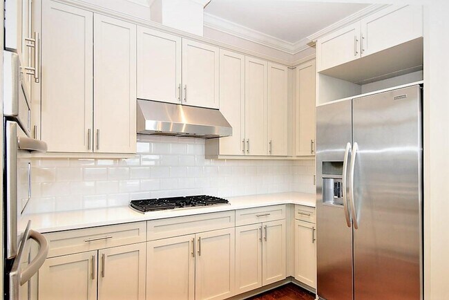 Building Photo - 270 17th St
