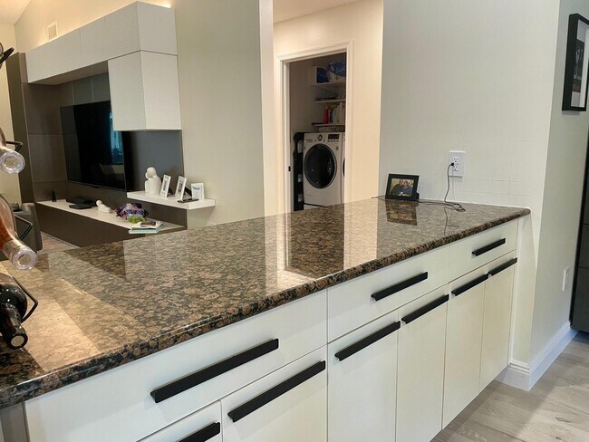 Building Photo - 9709 Shadybrook Dr