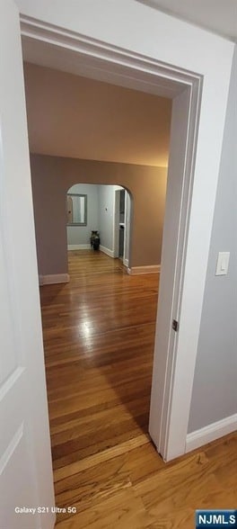 Building Photo - 115 River Rd