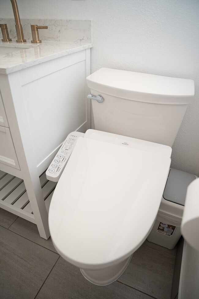 bidet - 9962 Pacific Ave