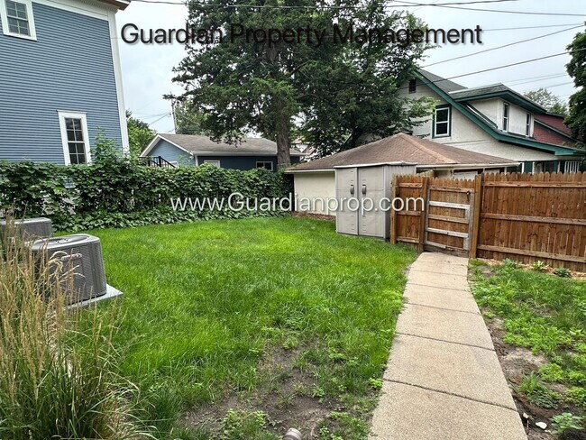Building Photo - Linden Hills Upper Level Duplex, Fenced Yard, 1 Car Garage, Dishwasher, Storage, Laundry